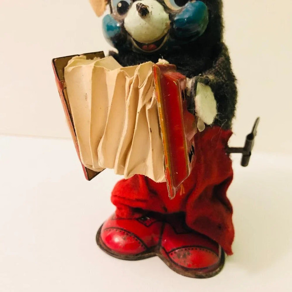 Vintage 1950s Tin Toy Key Wind Up Bear Playing Accordion 6 Inch Tall Works - Picture 4 of 16